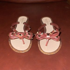 NWOT Valentino Garavani Pink Rockstud Jelly Thong Sandals, Size Eu 36. Gorgeous!